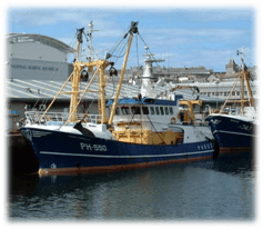 Fishing_trawlers_and_National_Marine_Aquarium,_Plymouth.jpg