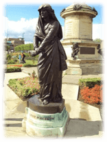 450px-Lady_Macbeth_statue,_Stratford-upon-Avon_-_DSC08965.JPG