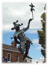 450px-Jester_statue,_Stratford-upon-Avon_-_DSC08915.JPG